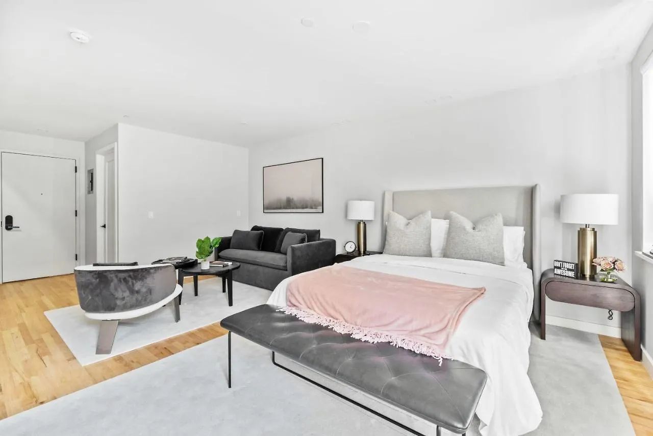 Contacts de Luxe Studio Ste In Upper East Side With Charming Juliet Balcony